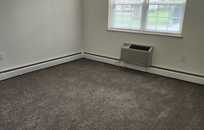 2 beds, 1 bath, 878 sqft, $1,305, Unit WY30002