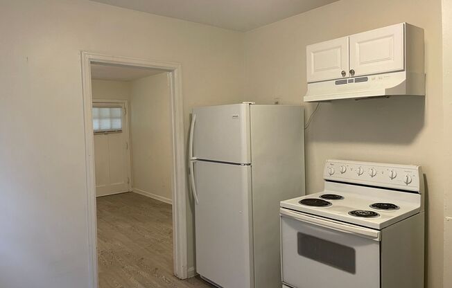 2 beds, 1 bath, $1,300