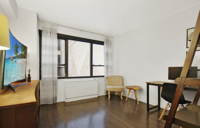 2 beds, 1 bath, $4,995, Unit 3C