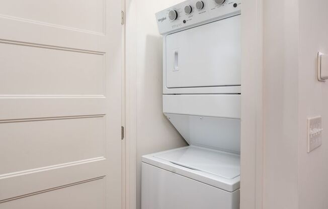 2 beds, 2 baths, $2,084, Unit 875 Michigan Ave Apt. 103