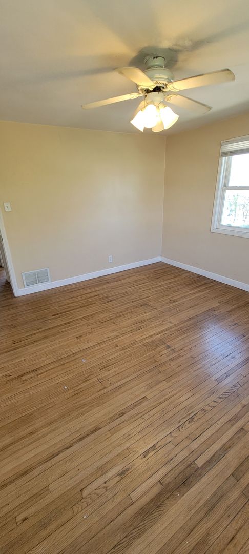2 Bedroom 1 Bathroom Townhouse for Rent!