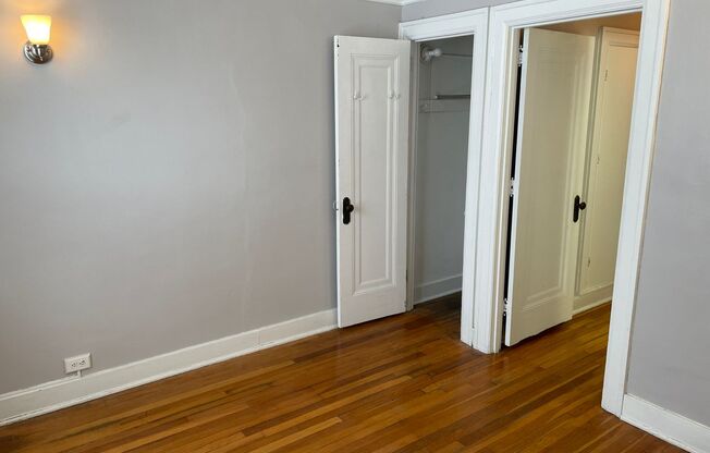 2 beds, 1 bath, 962 sqft, $1,525, Unit 2L