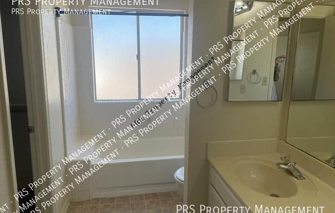 1327 W STRAFORD DR