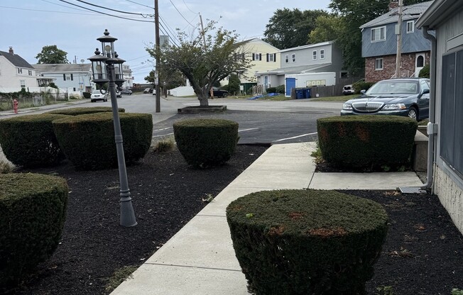 2 beds, 1 bath, $2,650, Unit 4