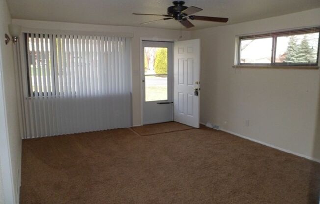 2 bedroom, 1 bathroom home in Wheat Ridge off 34th and Teller!