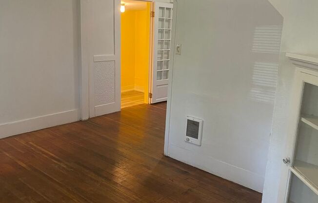 Recently updated - 4 Bedroom, 1 bath home on Chambers Street!