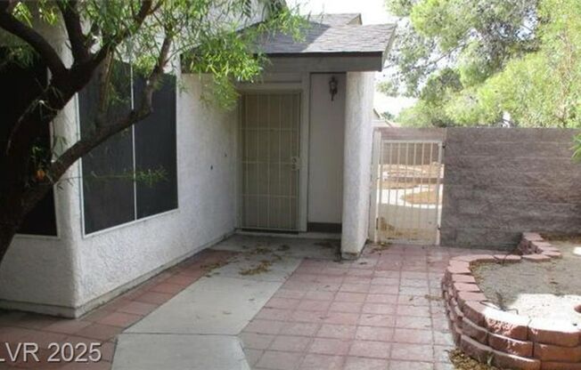 Single-story townhouse 3 bedrooms