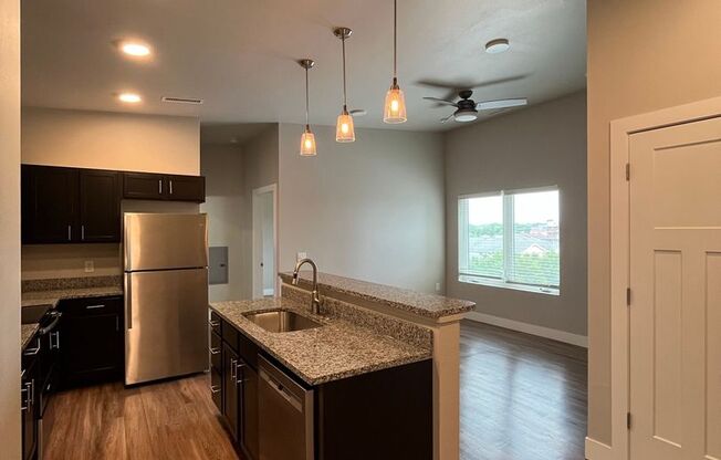 2 beds, 2 baths, 907 sqft, $1,550