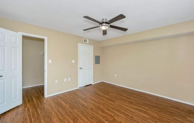 2805 MUSTANG DR
