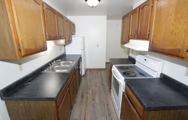 2 beds, 1 bath, $800, Unit 2523-13