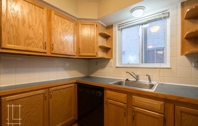 1 bed, 1 bath, $1,250, Unit 91 W. Starr Apt. A