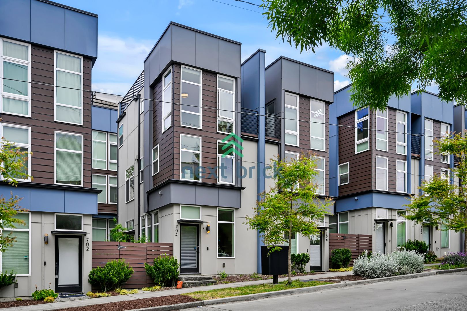 2 BEDS & 2 BATH TOWNHOUSE FOR RENT
