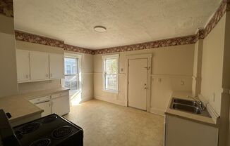 3 beds, 1 bath, $1,070, Unit 109 W 26th St