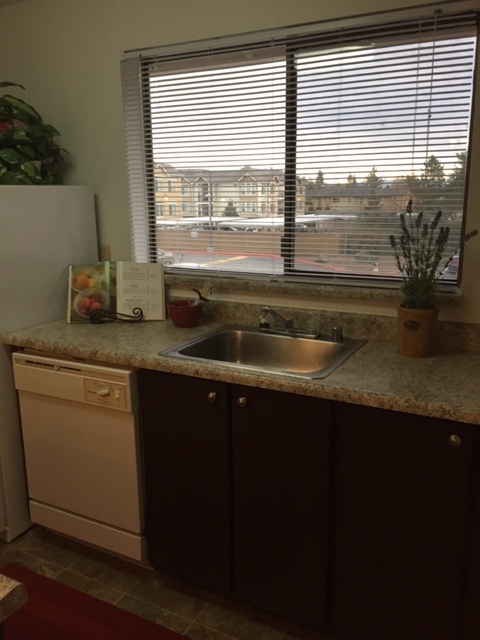 2 beds, 1 bath, 895 sqft, $1,760, Unit M306