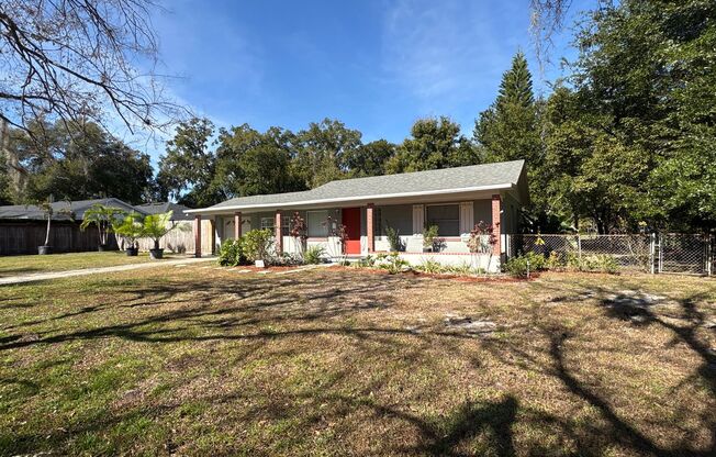 Charming 2 Bedroom Home on a Spacious Corner Lot — Orlando, FL