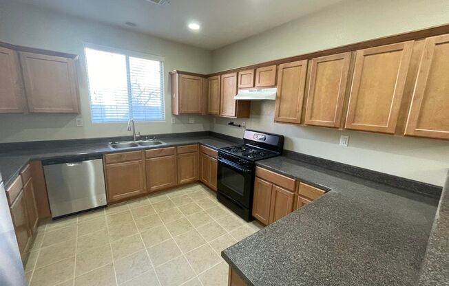 3 beds, 2.5 baths, $2,100