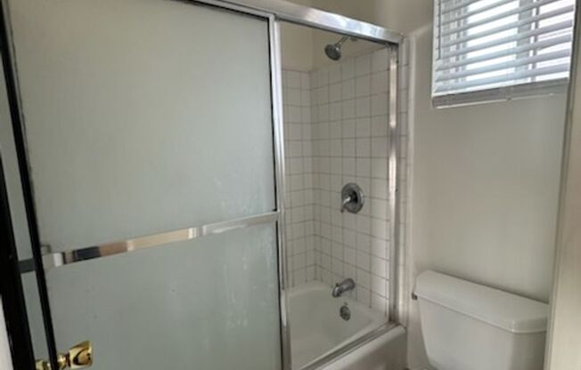 Studio, 1 bath, 625 sqft, $1,800, Unit Unit E