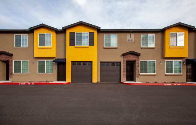 Exterior & Landscaping at San Vicente Luxury Townhomes in Phoenix AZ