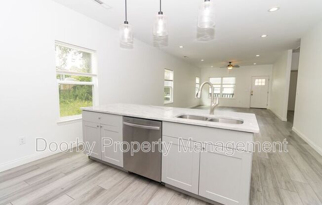 2405 KIRBY AVE