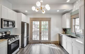 $400 Move In Special: Beautifully Updated Midtown Studio Apartment Walking Distance to Piedmont Park!