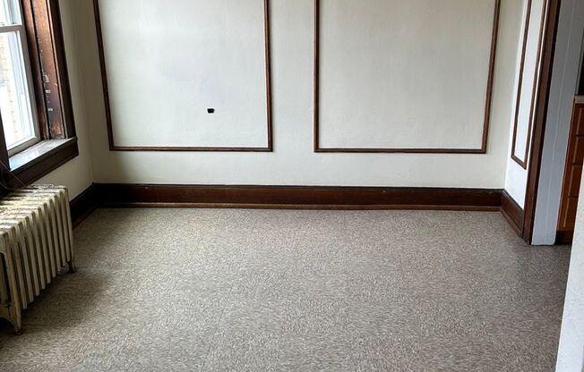 1 Large BDRM/ 1 BTH Near Downtown 522 S 6th St. Unit 21.
