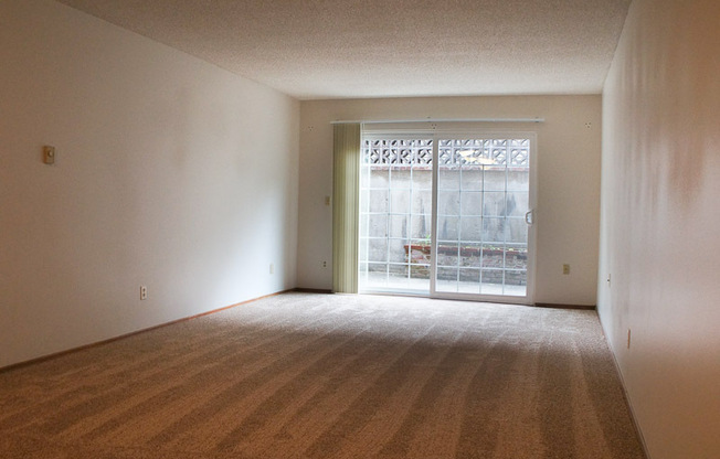 Check Out This NE 1 Bed & Enjoy Your Own Private Patio!