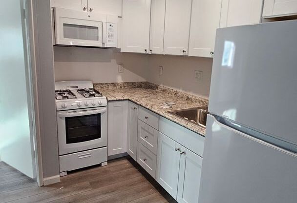 1 bed, 1 bath, 400 sqft, $1,795, Unit 16