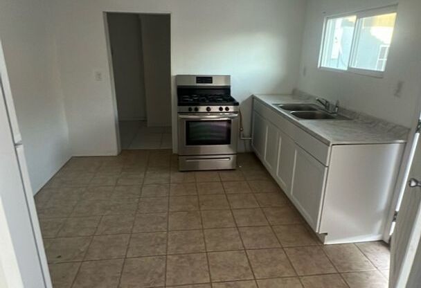 2 beds, 1 bath, 600 sqft, $650, Unit Unit B