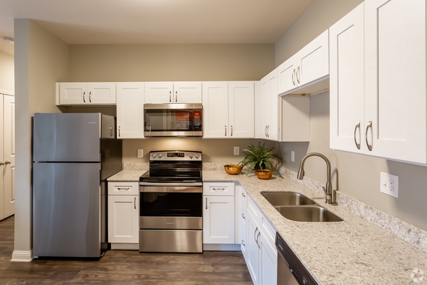 2BR, 2BA - 1,035 SF