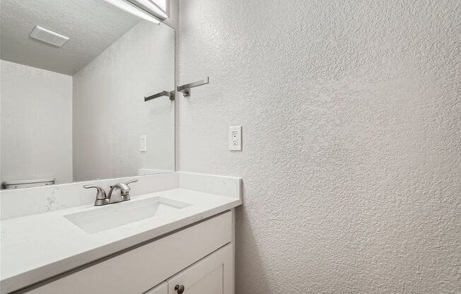 2 beds, 1.5 baths, 900 sqft, $2,195, Unit Unit 13