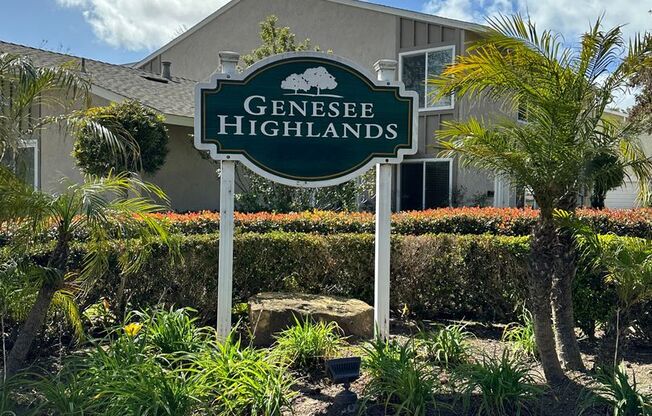 LA JOLLA 2 BED / 1 BATH WITH PRIVATE PATIO & PARKING