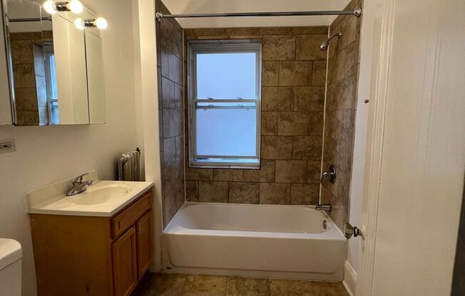 Beautiful Vintage Apartments Near Downtown Evanston