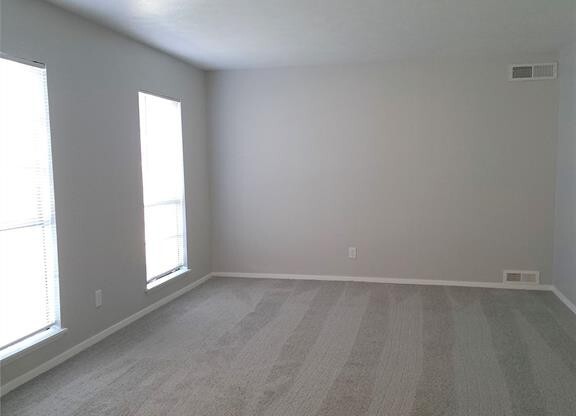 1270 ROYAL OAK DR