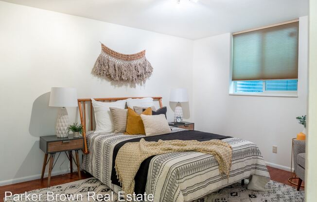 438 Center St 107