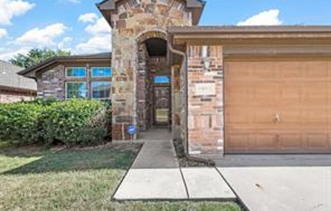 Very Nice Single Family Home in Falcon Ridge in West Ft. Worth