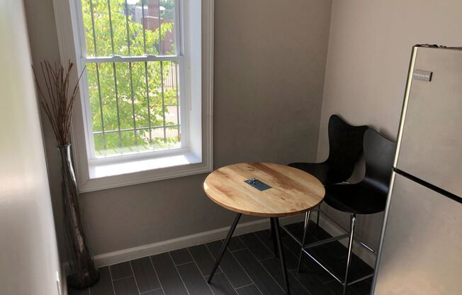 Studio, 1 bath, 430 sqft, $1,000, Unit Unit #11