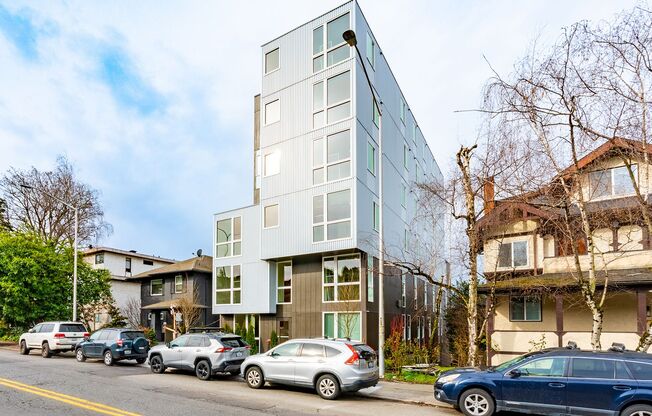Studio, 1 bath, 175 sqft, $800, Unit 703