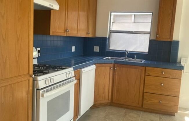 2 beds, 1 bath, $3,795, Unit 524