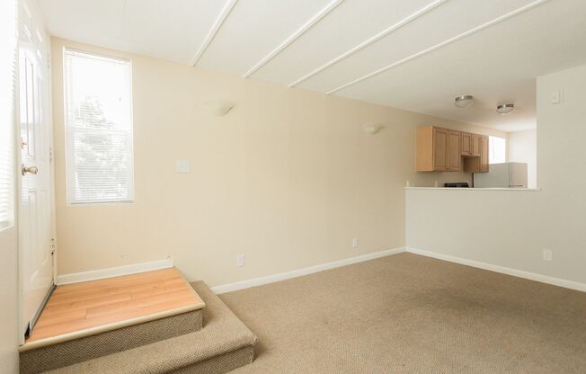 2 beds, 1 bath, 690 sqft, $2,800, Unit 210