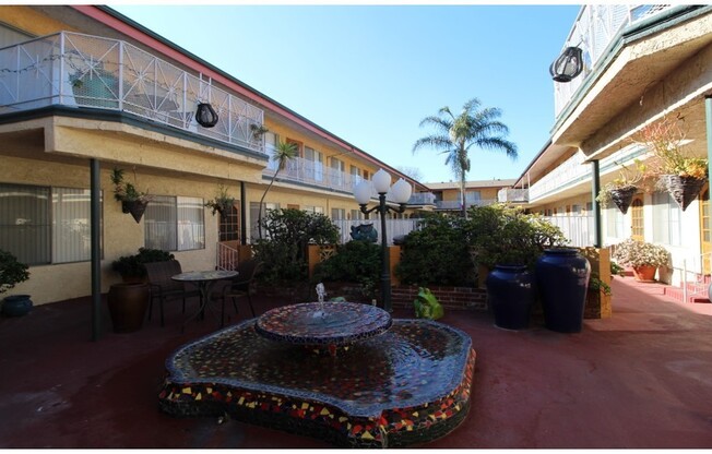 1 bed, 2 baths, $2,195, Unit 04