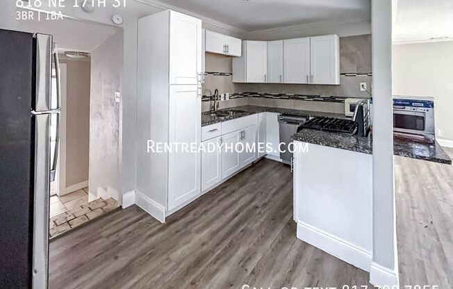 818 NE 17 ST