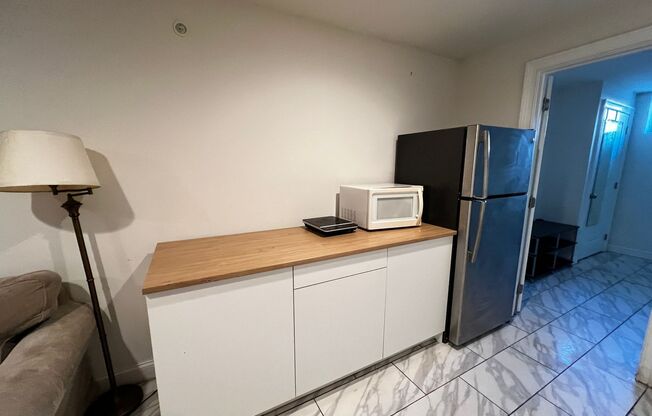 1 bed, , 120 sqft, $600, Unit Basmt R