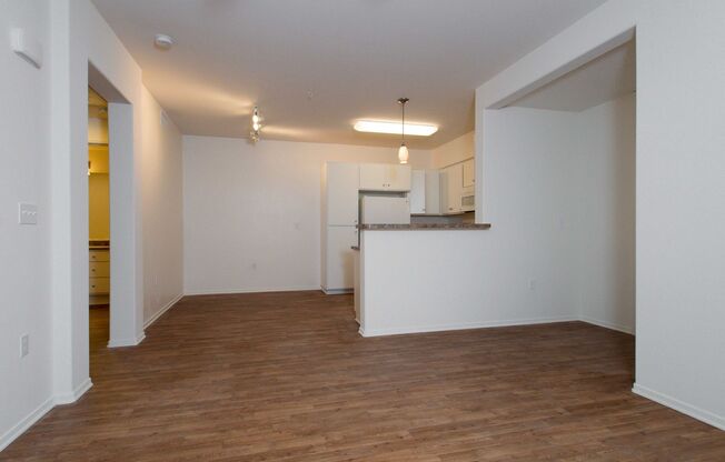 1 bed, 1 bath, 716 sqft, $2,025, Unit 1417