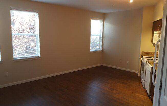 1 bed, 1 bath, 504 sqft, $1,355, Unit 3-212