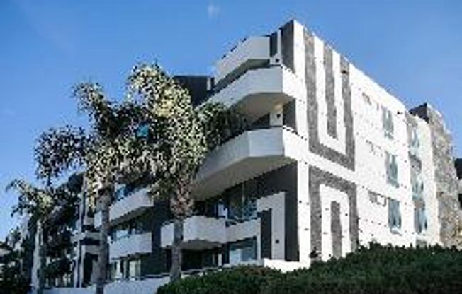 2 beds, 2 baths, 966 sqft, $2,764.62, Unit 215