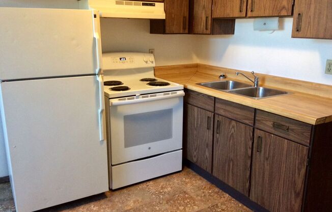 Studio, 1 bath, 350 sqft, $699, Unit 27