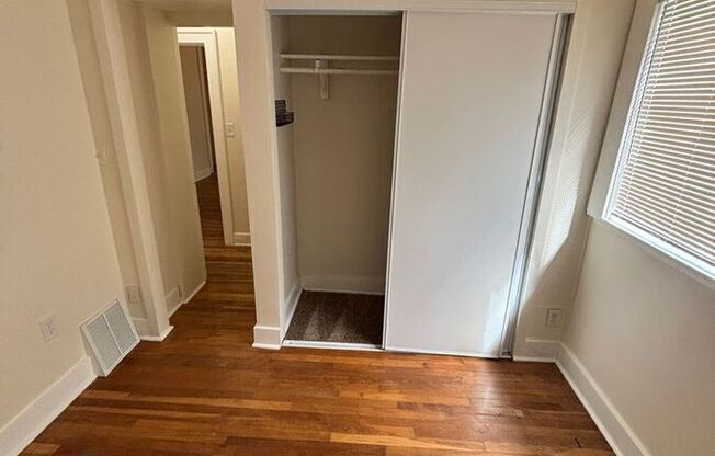 9414 B ROOSEVELT WAY NE