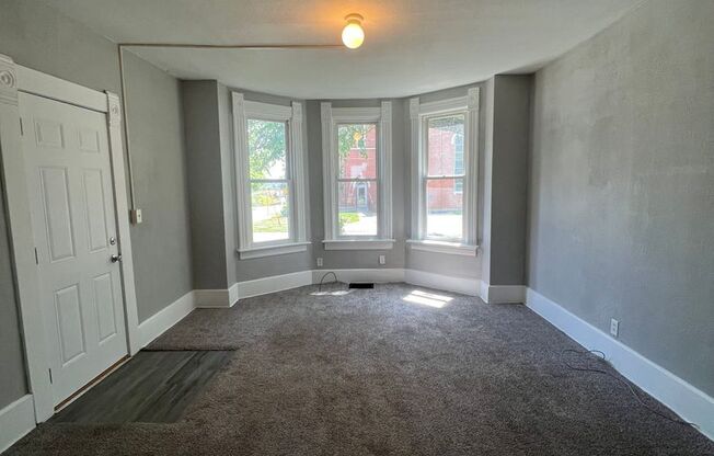 2 beds, 1 bath, $825, Unit 604 Lower