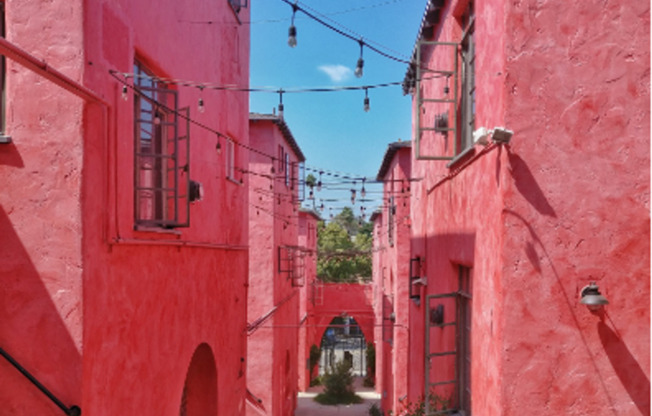 Big Momma Court Apts...Magical Renovated Bedrooms Available...CALL NOW!