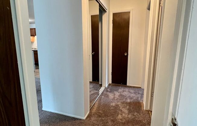 2 beds, 1 bath, 850 sqft, $1,345, Unit 907